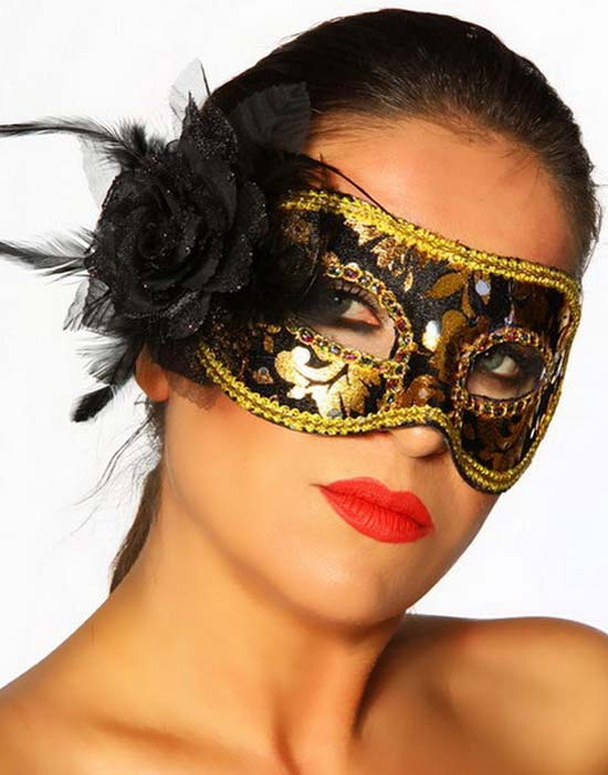 Mask med brokadmönster - svart